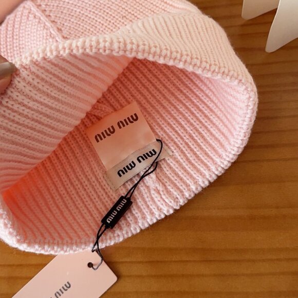Miu Miu Knit Logo Slouchy Beanie - Picture 4 of 5